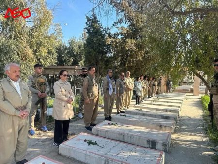 ئامادەبوونی بەشێک لە هاوڕێیانی کۆمەڵە لە سەر گڵکۆی هاوڕێیانی گوردانی شوان