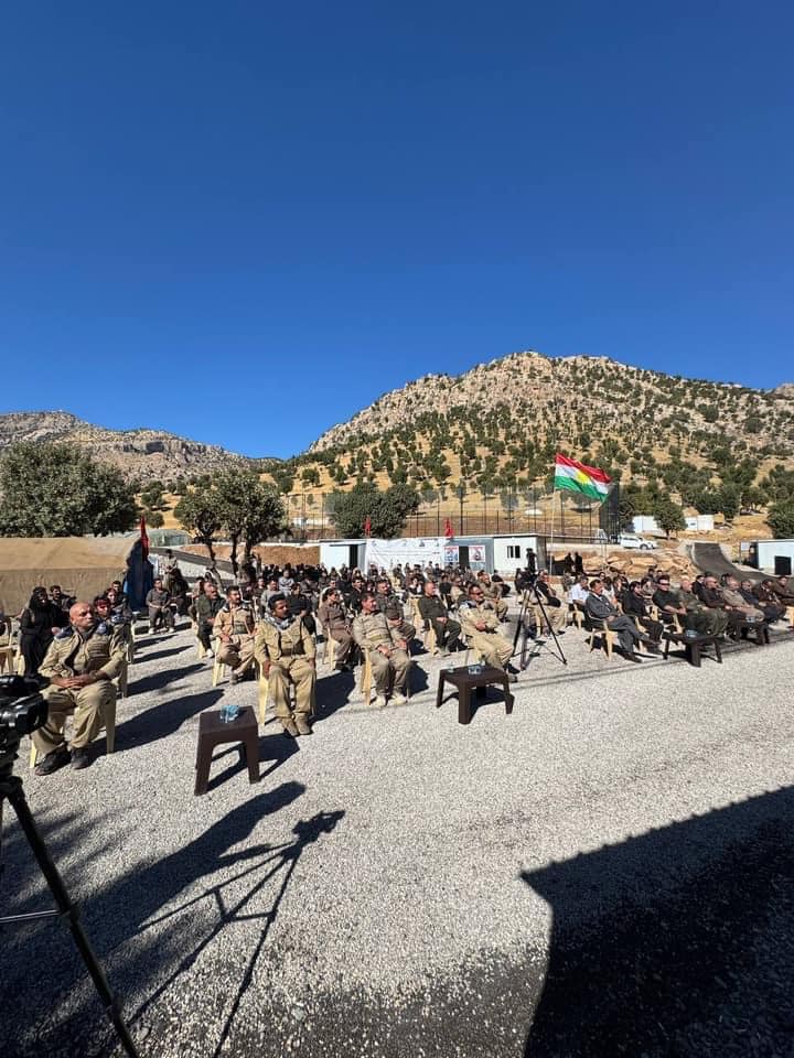 ڕێوەڕسمی ڕێزگرتن لە یادی هاوڕێ ڕێبوار کەریمیان ئەندامی کومیتەی ناوەندی و بەرپرسی کومیسیۆنی نیزامی لە یەکیک لە بنکەکانی کۆمەڵە